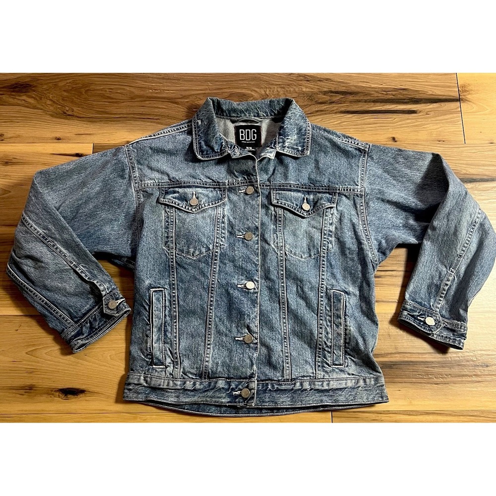 Urban Outfitters BDG Jean Jacket Womens Size Medium Denim Trucker Closet Staple